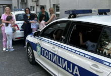 Policajci posetili mališane u Prihvatilištu za decu Zvezdara - uručili im poklone i izmamili osmehe: 