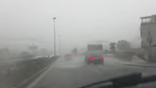 STRAVIČNO NEVREME KOJE JURI KA SRBIJI POTOPILO HRVATSKU: Izdato hitno upozorenje, temperatura pala za 10 stepeni (VIDEO)