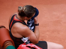 Šok za Sabalenko, Poljakinja nadaljuje sanjski grand slam
