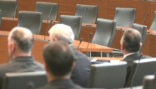 Z novo vlado številne kadrovske menjave, nekaj sprememb tudi med poslanci