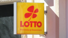 Mecklenburg-Vorpommern: 250.000 Euro und ein Auto warten: Lottogewinner melden sich nicht