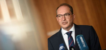 Grenzkontrollen: Alexander Dobrindt will trotz Kritik der EU an ihnen festhalten