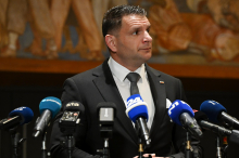 Na začetku seje zapleti. Poslanke Svobode bodo tožile Stevanovića.
