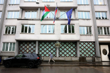 Izrael bo odprl veleposlaništvo v Ljubljani. Z vladne palače umaknili palestinsko zastavo.