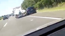 VIDEO Genijalac je vozio slalom na A1. Kad je vidio  da ne ide, pretjecao je po zaustavnoj!