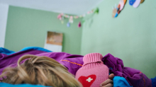 Soziales: AOK-Institut: Kranke Kinder vorwiegend von Müttern betreut