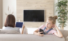 Sve manje djece u svijetu: Znanstvenici istražili kakvu ulogu u tome imaju pametni telefoni
