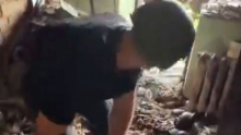 RUSI IZVELI NAPAD NA HERSON: Objavljeni snimci udara na vozilo hitne pomoći i kuće (UZNEMIRUJUĆI VIDEO)