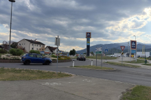 Zwischen Rad- und Autofahrern: Fehlende Bodenmarkierungen sorgen für „Schreiduelle“ in St. Michael