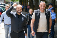 RADOJEVIĆ I ZAPOROŽAC PUŠTENI IZ POLICIJSKE STANICE! Privedeni jer su prefarbali zeleni znak:  