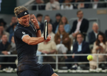Ob 14.30 prvi polfinale Zverev - Menšik