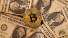 Investitori in fuga dalle cripto: Bitcoin sotto i 60mila dollari