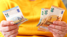 Monatliche Rentenzahlung: An welchem Tag wird die Rente aufs Konto überwiesen?
