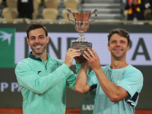 Španec in Argentinec zmagala med dvojicami na OP Francije