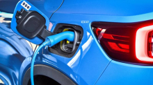 Auto, Francia contro Germania e Italia: “No a passi indietro sull’elettrico”