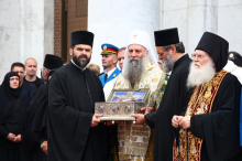 VIŠE OD MILION VERNIKA SE POKLONILO POJASU PRESVETE BOGORODICE! Nezapamćene scene ispred Hrama Svetog Save: Svetinja ispraćena iz Beograda ka Svetoj Gori!