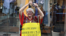 FOTO Baka na Zagreb Prideu je privukla pažnju transparentom