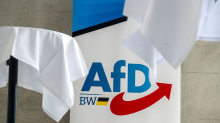 Ärger am Frühstücksbuffet: „Infantil, blöd, dumm“: AfD empört über Hakenkreuz aus Hack