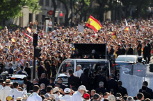 Na madridskih ulicah in trgih je papeža Leona XIV. pričakovalo več kot milijon ljudi