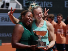 Siniakova in Townsend letošnji kraljici pariškega peska v ženskih dvojicah
