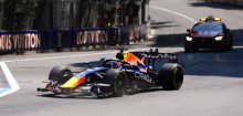 Formel 1 in Monaco: Max Verstappen scheidet früh aus, Asphaltprobleme sorgen für Pause