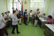 V Armeniji potekajo parlamentarne volitve, ki naj bi bile preizkus EU-ju naklonjene usmeritve vlade