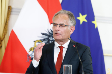 Außensicht: Rette sich, wer kann! Die Regierung spart wieder