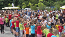 Skazin tek Otrok otroku združil rekordno število tekačev za duševno zdravje otrok
