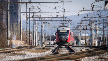 Železnice: zastarel sistem elektrifikacije požira milijone evrov in zmanjšuje konkurenčnost Luke Koper