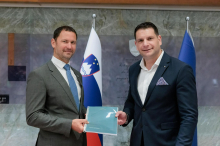 Guverner Dolenc predsedniku DZ-ja predal letno poročilo Banke Slovenije