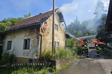 Feuerwehren in Villach hatten mit Dachstuhlbrand zu kämpfen