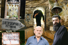 Narod je ulazio puzeći i na kolenima se molio pred skrivenom ikonom koju je slikao apostol Luka! Sad je ovde zvono s Hilandara! Kurir u pećini za koju ne znate!