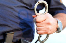 Festnahme: Jugendlicher rastet im Auto der Mutter völlig aus 