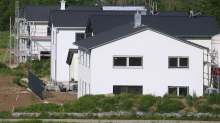 Wohnung und Haus: Interhyp-Umfrage: Wachsende Hürde für Immobilienkauf