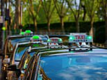 'Fake taxi drivers scammed Paris tourists out of £600,000 with rigged card readers'