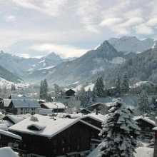 Case in montagna, prezzi roventi sulle Alpi. A Gstaad 25 mila euro al metro, record per Cortina