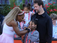 Serena Williams zaradi poškodbe partnerke hitro končala v Londonu