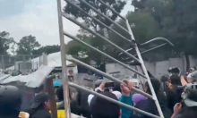 Sukob policije i prosvjednika ispred stadiona Azteca: Probili su ogradu dok je svirala himna