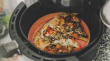 Heißluftfritteuse: Pizza backen im Airfryer: So gelingt der Italo-Klassiker garantiert