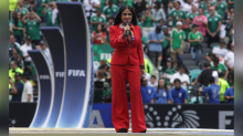 WM-Eröffnungsfeier: Salma Hayek bezaubert in Rot