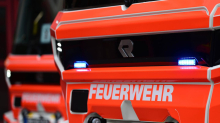 Feuerwehrmann leicht verletzt: Mann geht in brennendes Haus zurück – Feuerwehr rettet ihn