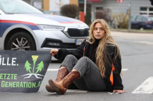 Bekannte Klima-Aktivistin gewinnt „Match“ gegen die Polizei