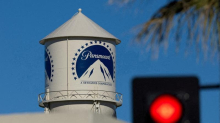 Via libera a Paramount sull’acquisizione Warner Bros. C’è l’ok del Governo Usa ma anche le critiche