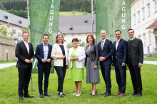Teamchefin Khom schwört die ÖVP auf harten Sparkurs im Land ein