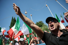 Rim: Več deset tisoč ljudi na protestih proti priseljevanju in shodih v podporo priseljencem
