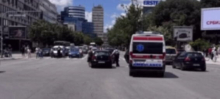BLOKADERIMA LJUDSKI ŽIVOTI NISU VAŽNI! Šačica koja je blokirala raskrsnicu u Novom Sadu SPREČILA prolazak vozila Hitne pomoći pod rotacijom!  (VIDEO)