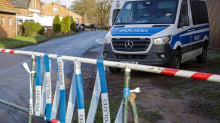 Generation Deutschland: Mahnwache gegen AfD-Jugend - Polizei löst Sitzblockaden auf