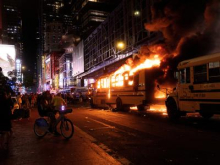 Kakšni prizori iz New Yorka! A po slavju tudi uničevanje. #video