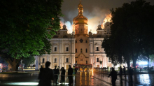 Ukraine-Krieg: Russische Angriffe auf Kiew - berühmtes Höhlenkloster brennt