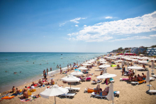 Ležaljka i suncobran za 60 centi: Isplivale cene sa plaže u komšiluku: Srbi masovno hrle tamo, ne veruju svojim očima